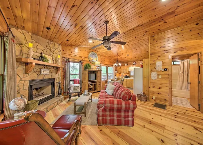 Peaceful Blue Ridge Cabin With Decks And Fire Pit