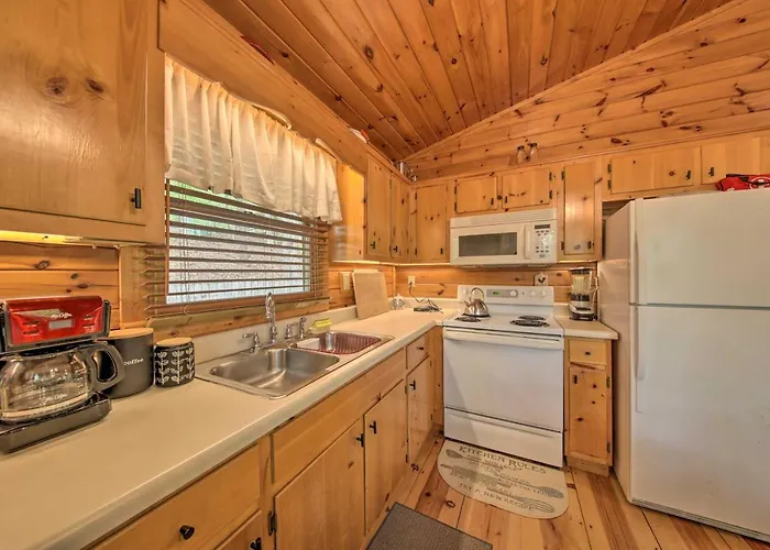 Peaceful Blue Ridge Cabin With Decks And Fire Pit