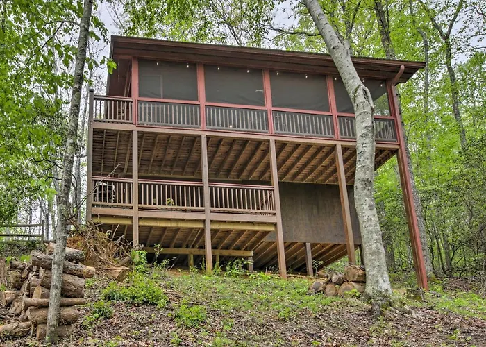 Peaceful Blue Ridge Cabin With Decks And Fire Pit