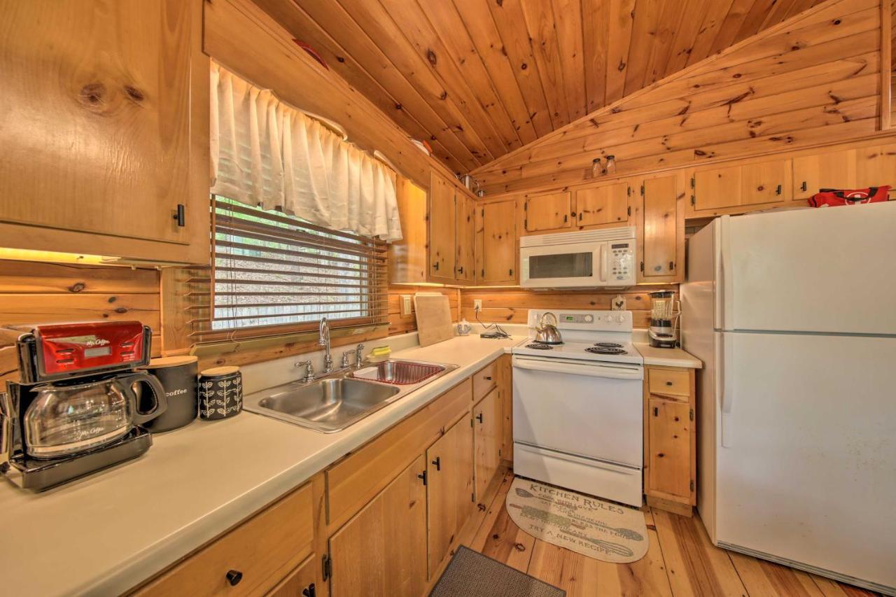 Peaceful With Decks And Fire Pit Holiday home *