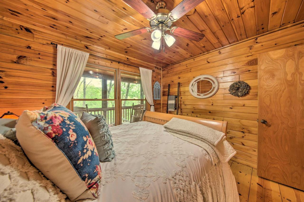 Peaceful With Decks And Fire Pit Holiday home